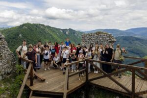Keď z neba prichádza smrť: Darujme deťom z Chersonu 7 dní bez vojny